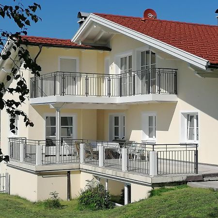 Wunderschoene Ferienwohnung Mit Seeblick Zell am Moos Esterno foto