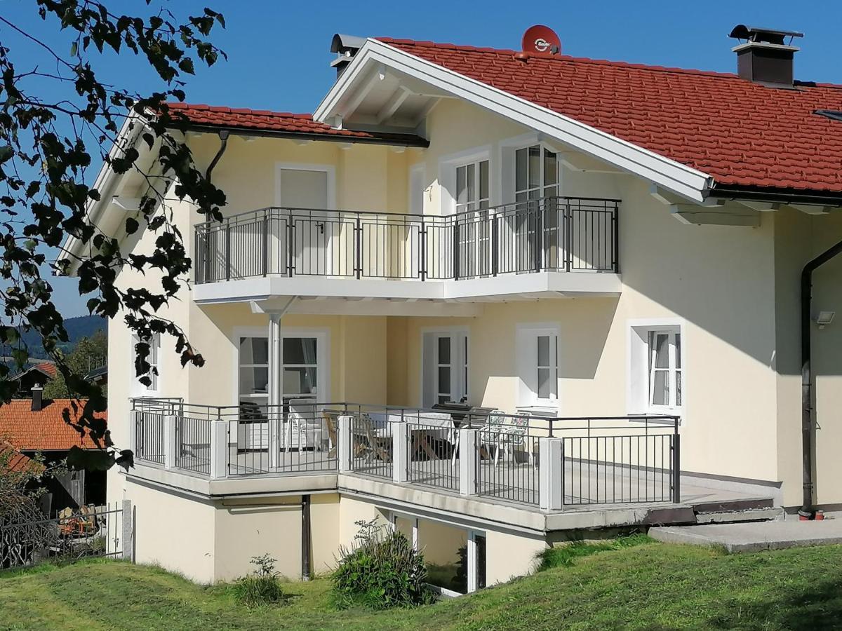 Wunderschoene Ferienwohnung Mit Seeblick Zell am Moos Esterno foto
