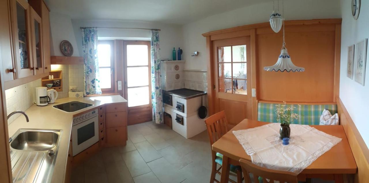 Wunderschoene Ferienwohnung Mit Seeblick Zell am Moos Esterno foto