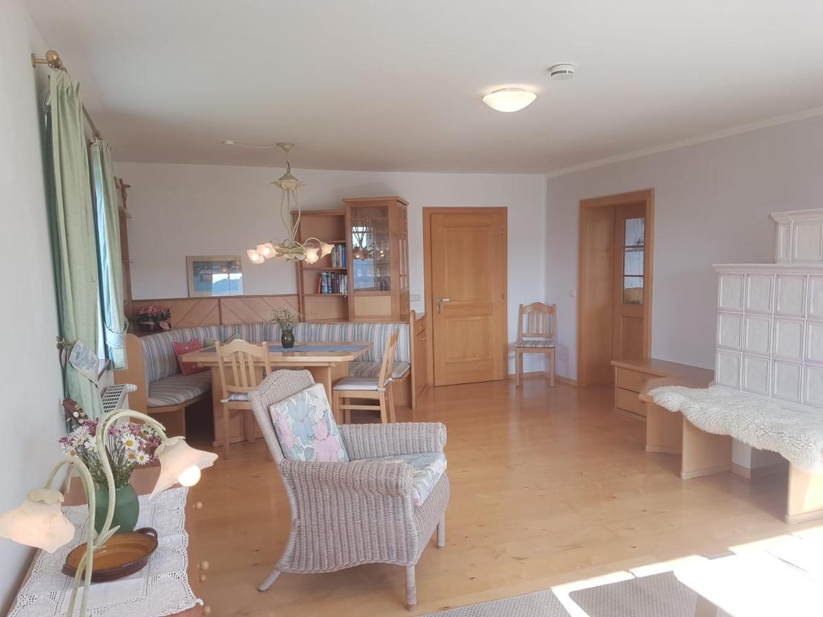 Wunderschoene Ferienwohnung Mit Seeblick Zell am Moos Esterno foto