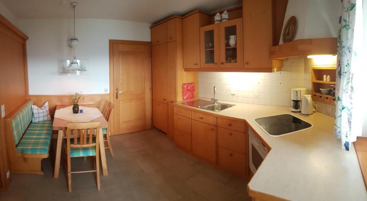 Wunderschoene Ferienwohnung Mit Seeblick Zell am Moos Esterno foto