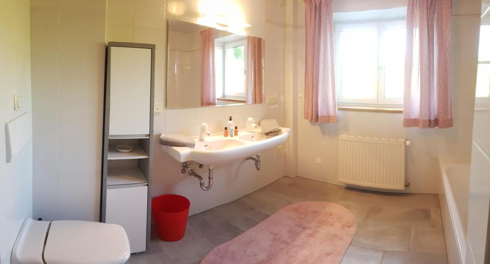 Wunderschoene Ferienwohnung Mit Seeblick Zell am Moos Esterno foto