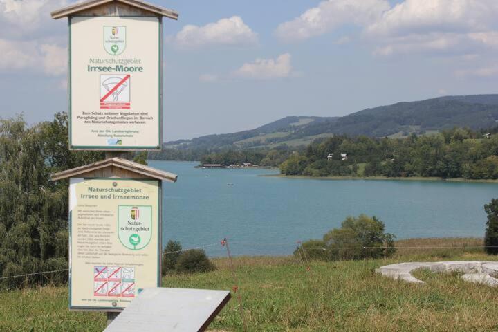 Wunderschoene Ferienwohnung Mit Seeblick Zell am Moos Esterno foto